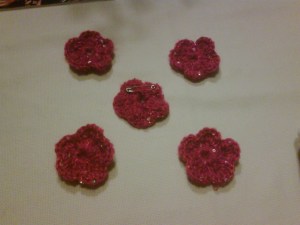 BROCHE FLORES LENTEJUELAS