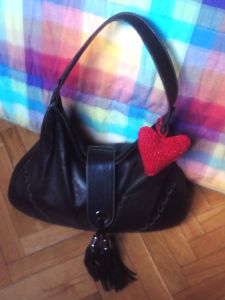corazon en bolso