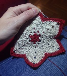 estrella roja y cruda