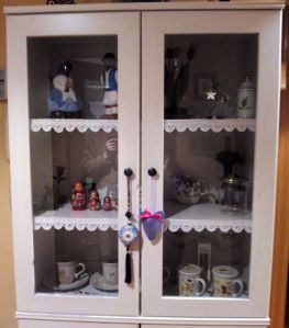 puntilla blanca mueble