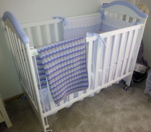 Pablito's blanket en cuna